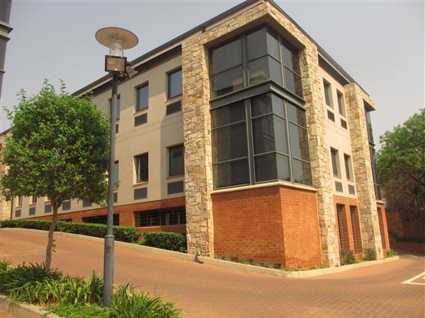 286  m² Commercial space in Fourways