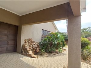 3 Bed House in Falcon Ridge