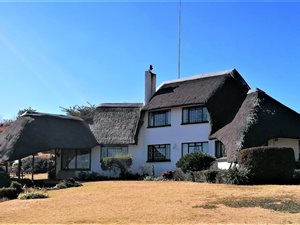 4 Bed House in Golf View