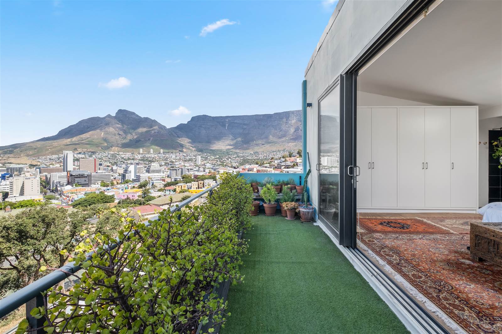 3 Bed Townhouse in Bo-Kaap photo number 1