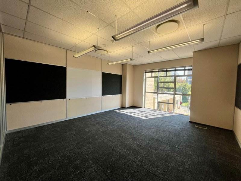 1020  m² Office Space in Illovo photo number 16