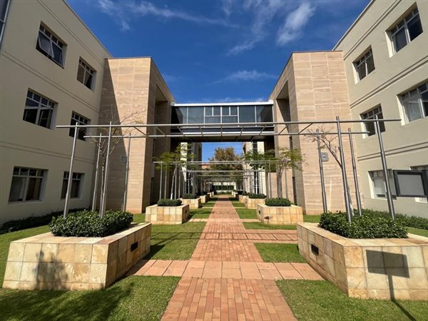1020  m² Office Space in Illovo