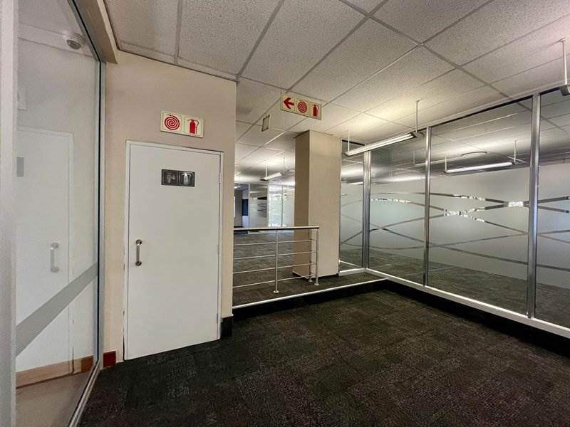 1020  m² Office Space in Illovo photo number 24