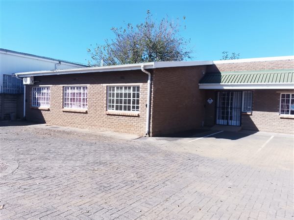 180  m² Office Space