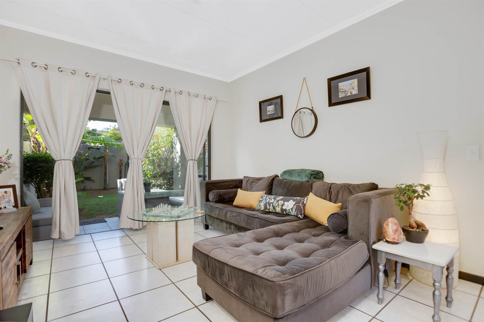 1 Bed Apartment in Douglasdale photo number 6