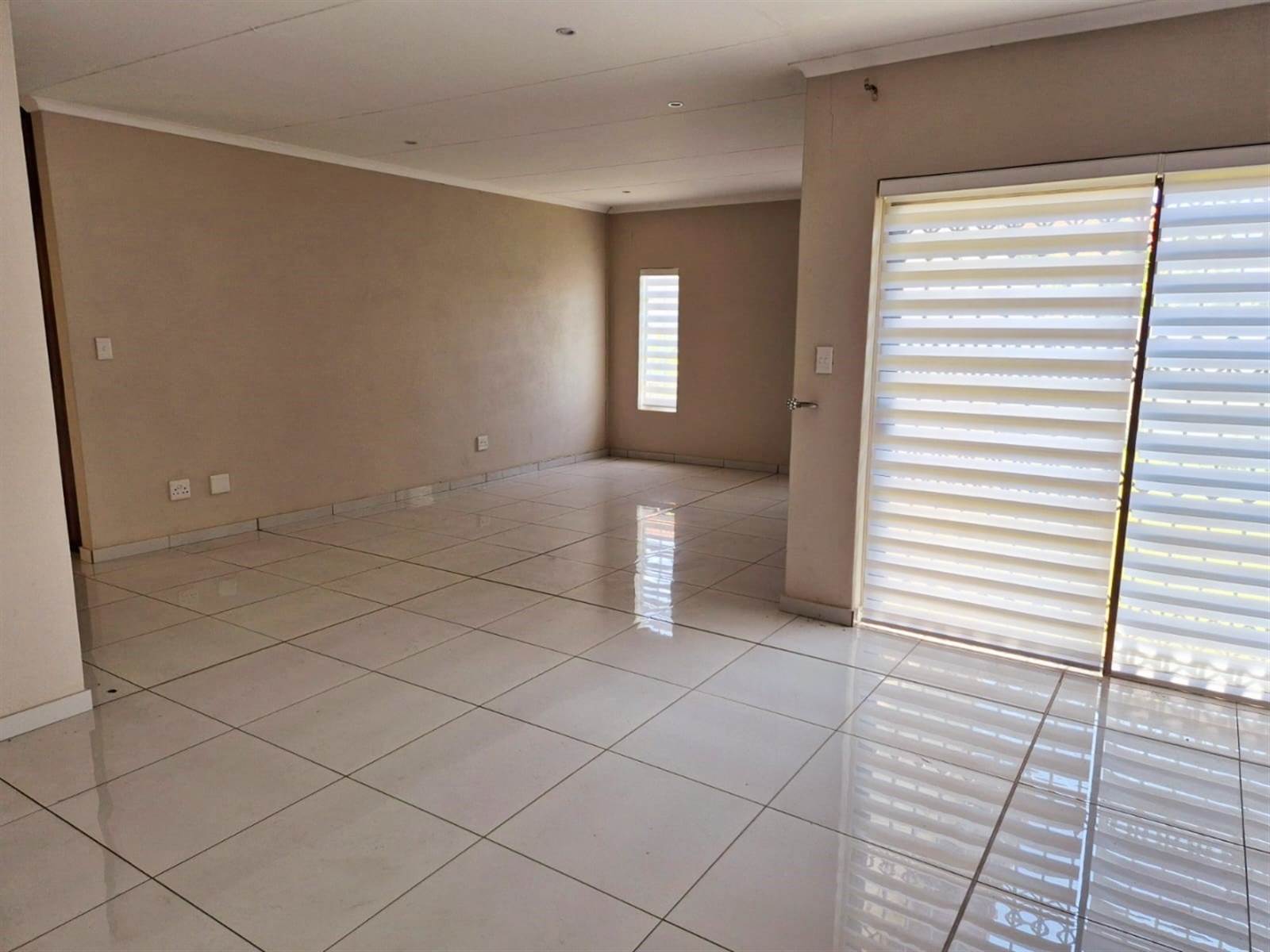 3 Bed House in Waterkloof East photo number 7