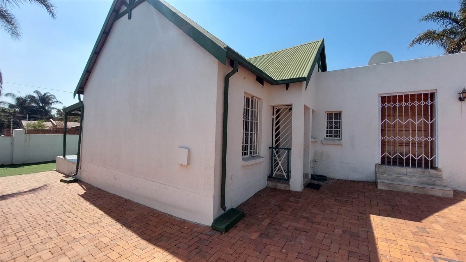 2 Bed Townhouse in Bergbron photo number 26