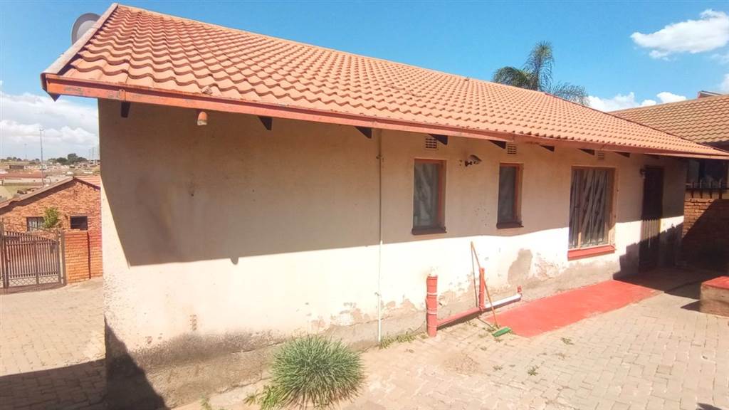 3 Bed House in Tembisa photo number 13
