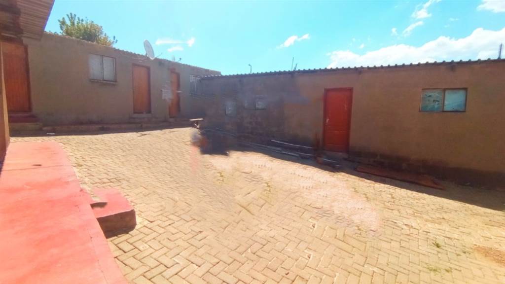 3 Bed House in Tembisa photo number 10