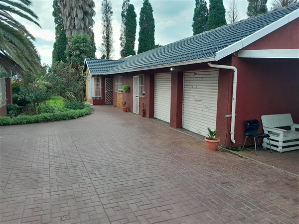 4 Bedroom House 4 Bedroom House