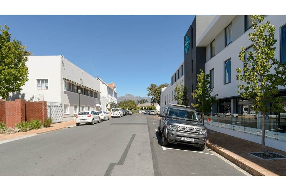 1 Bed Apartment in Stellenbosch Central photo number 10