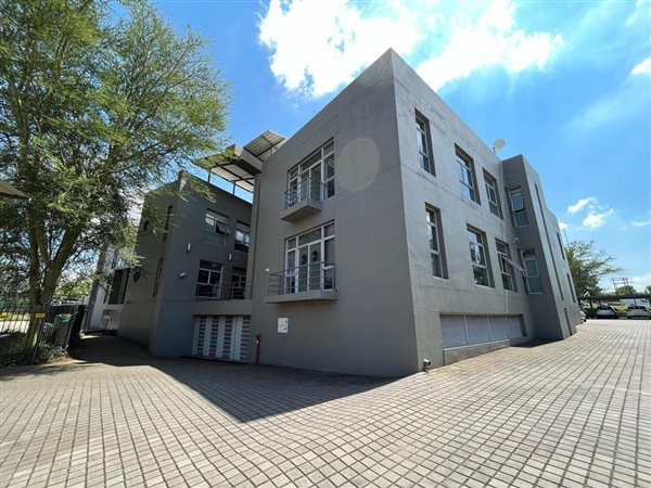1015  m² Commercial space in Broadacres