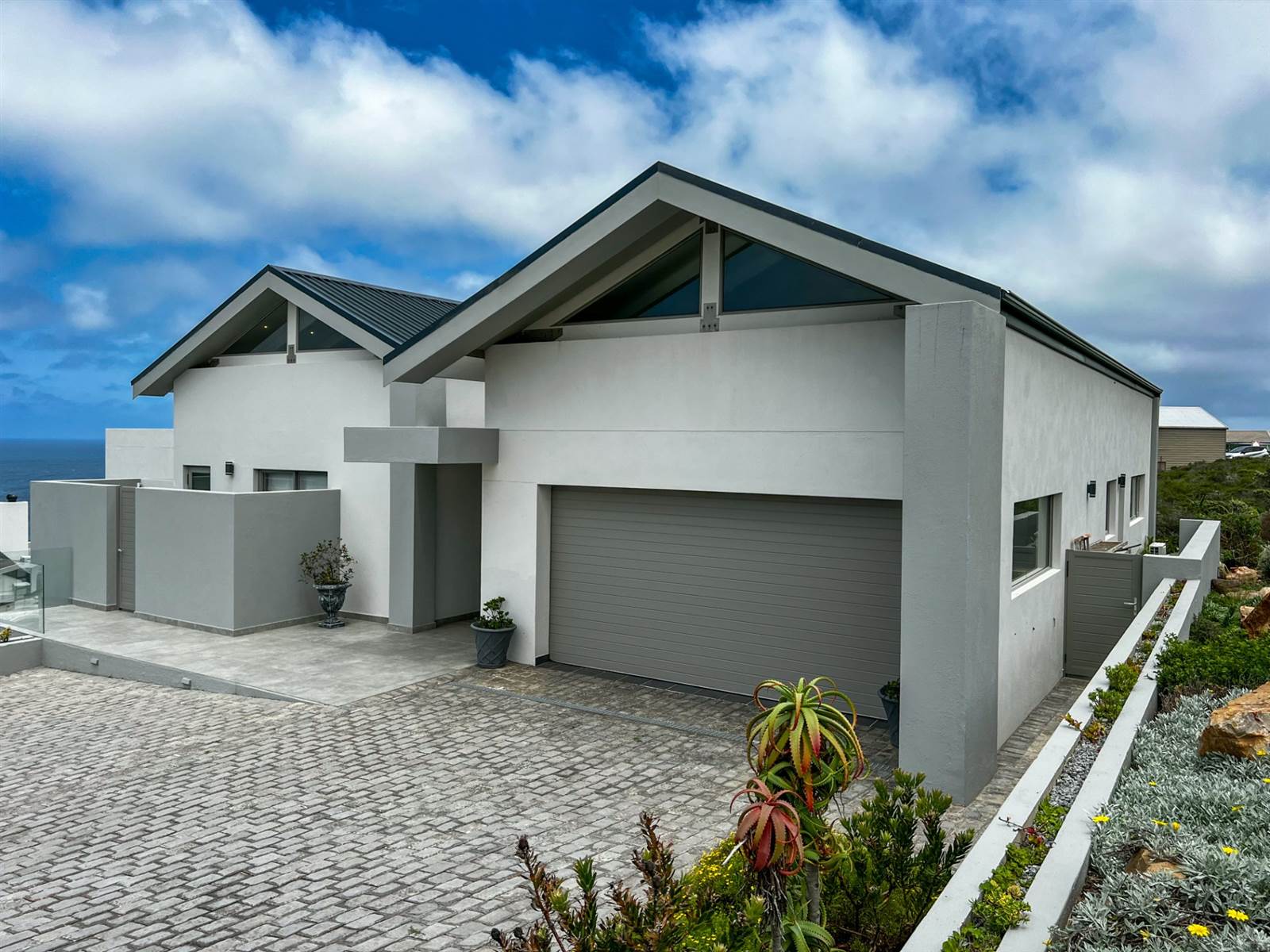 5 Bed House in Pinnacle Point Golf Estate photo number 23