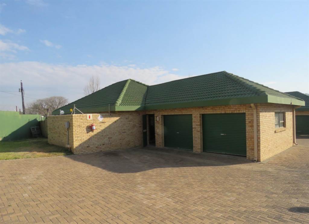 3 Bed Townhouse in Bergsig photo number 1
