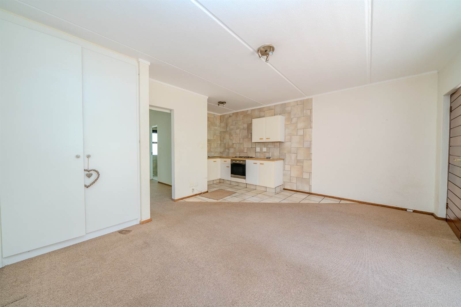 1 Bed Apartment in Morninghill photo number 3