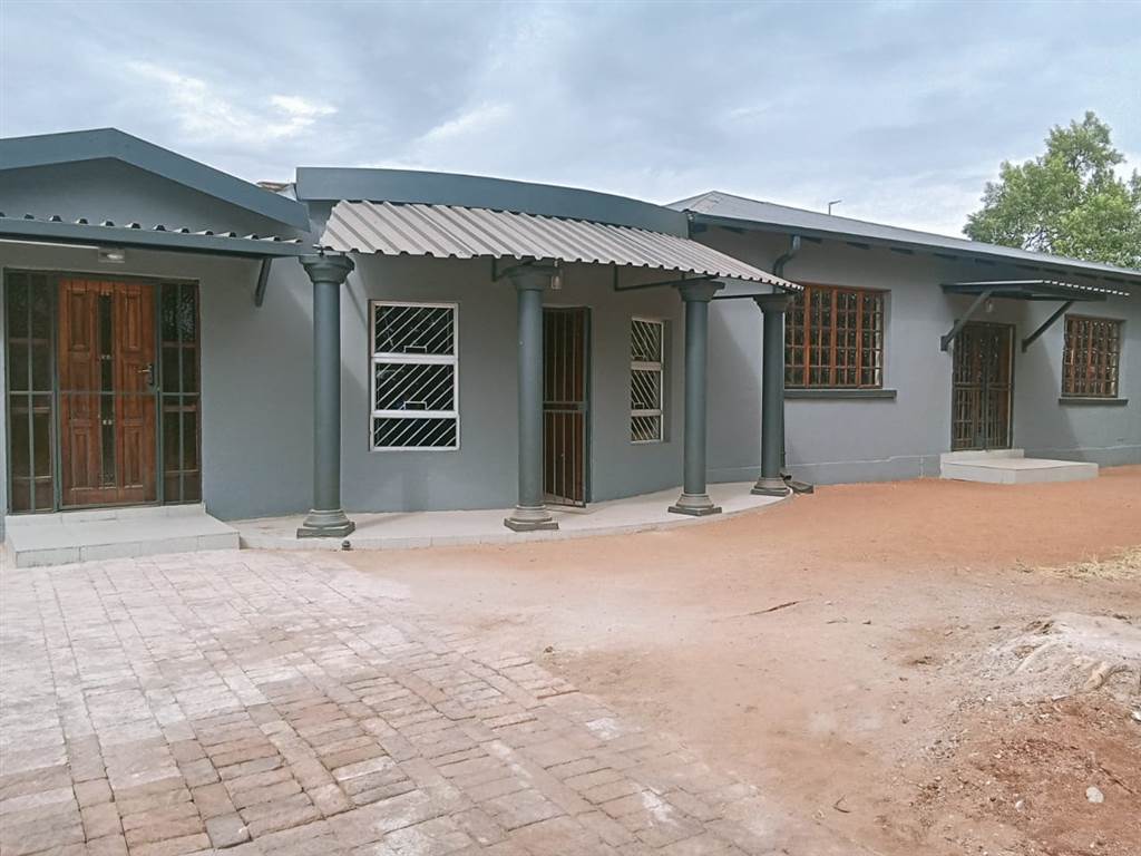 6 Bed House in Polokwane Central photo number 2