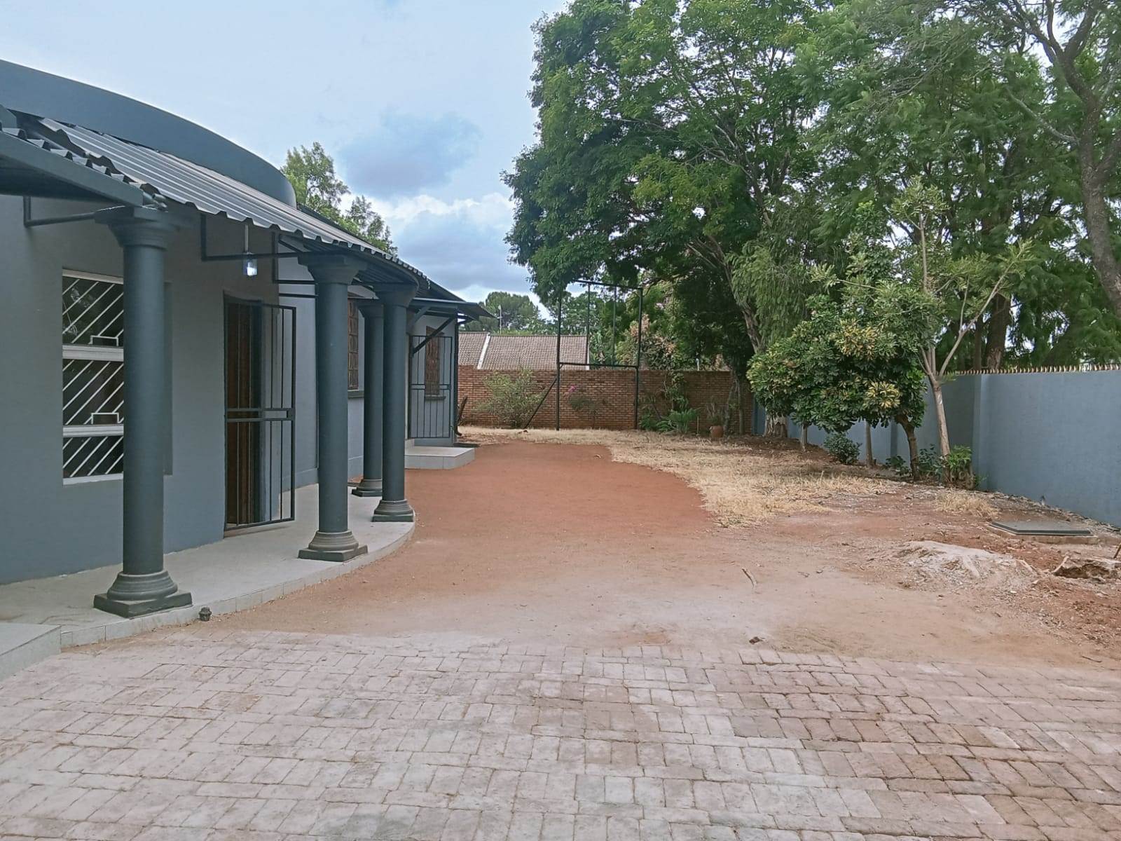 6 Bed House in Polokwane Central photo number 3