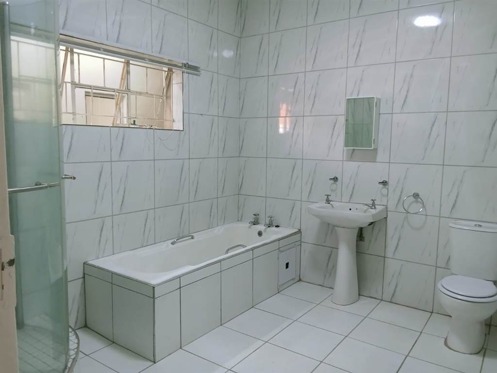 6 Bed House in Polokwane Central photo number 14