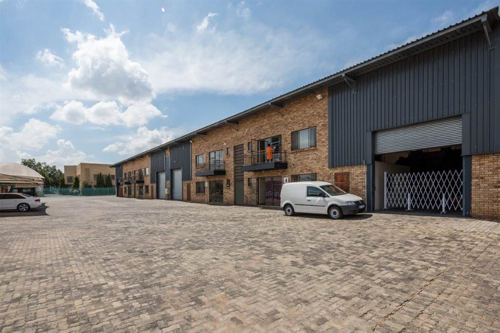 451  m² Industrial space in Stormill photo number 2
