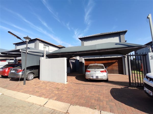 3 Bedroom Townhouse 3 Bedroom Townhouse