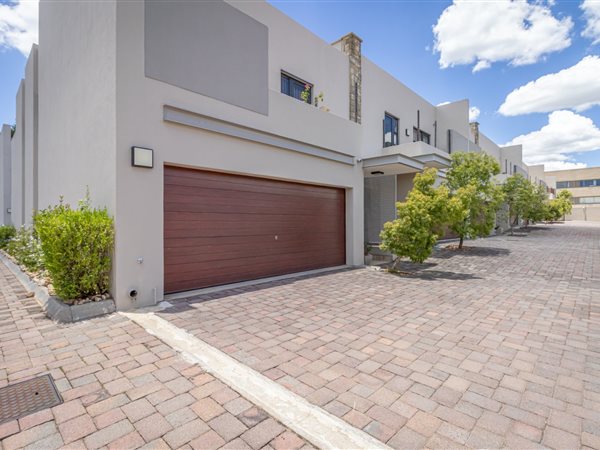 3 Bed Townhouse in Illovo