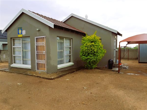 2 Bed House in Mahlasedi Park