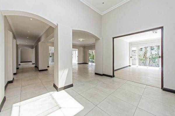 5 Bed House in Dainfern Golf Estate photo number 2