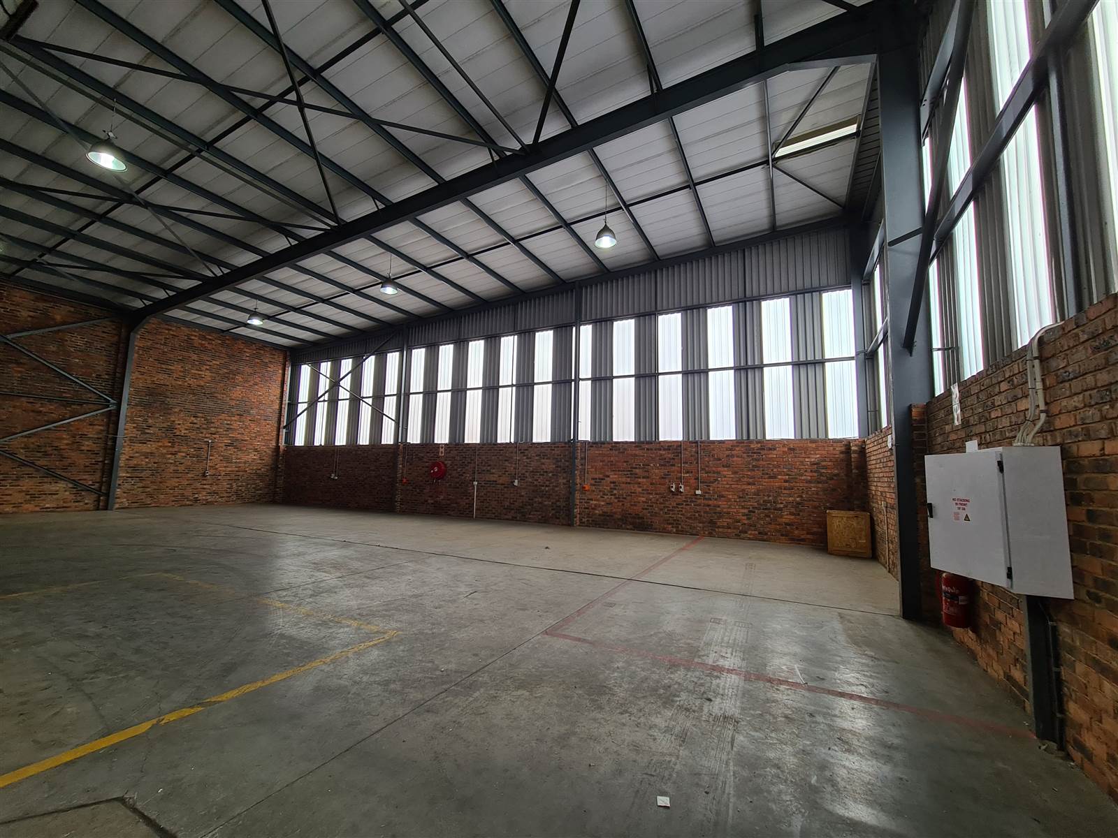 400  m² Industrial space in Sebenza photo number 10