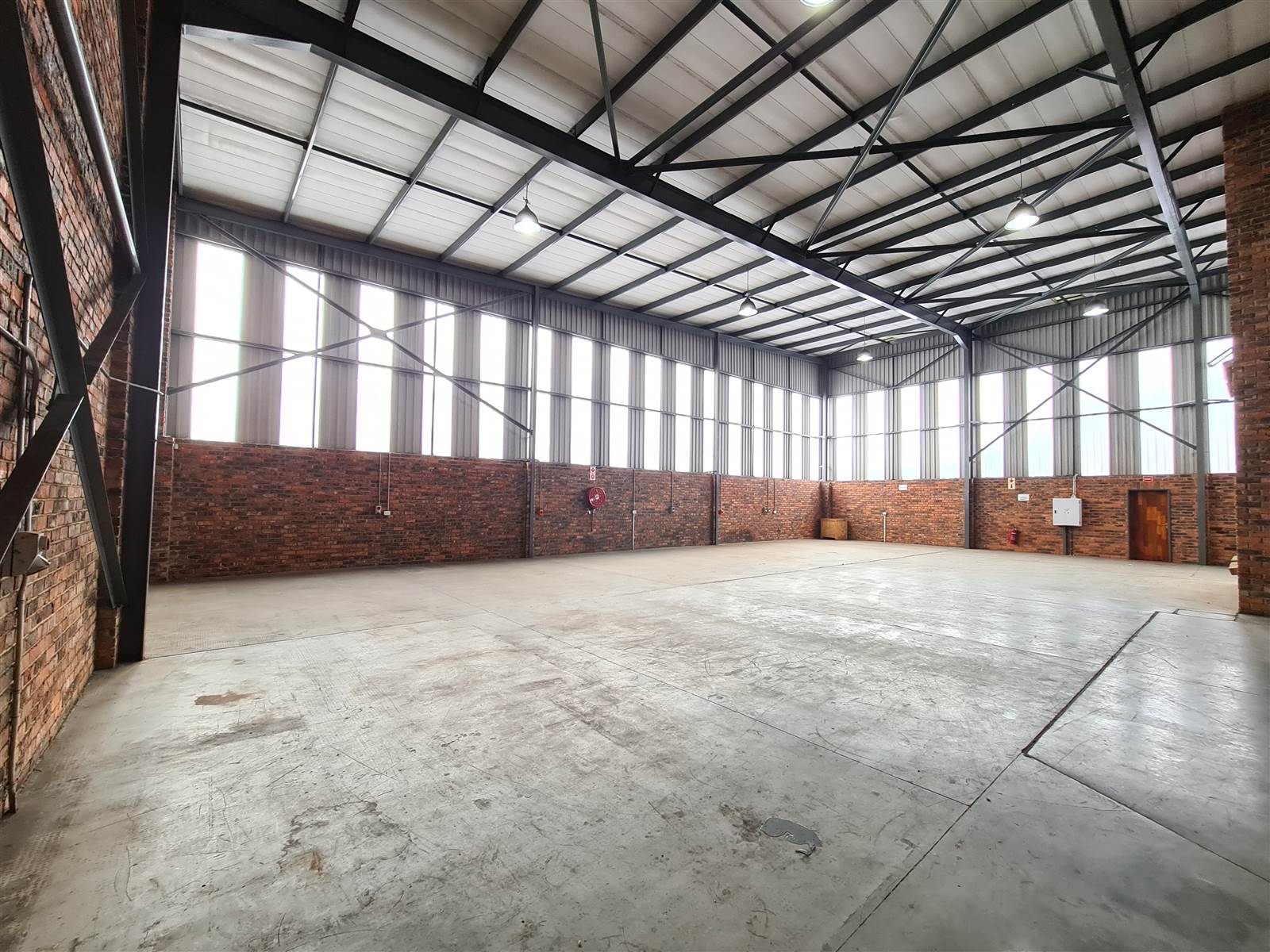 400  m² Industrial space in Sebenza photo number 9