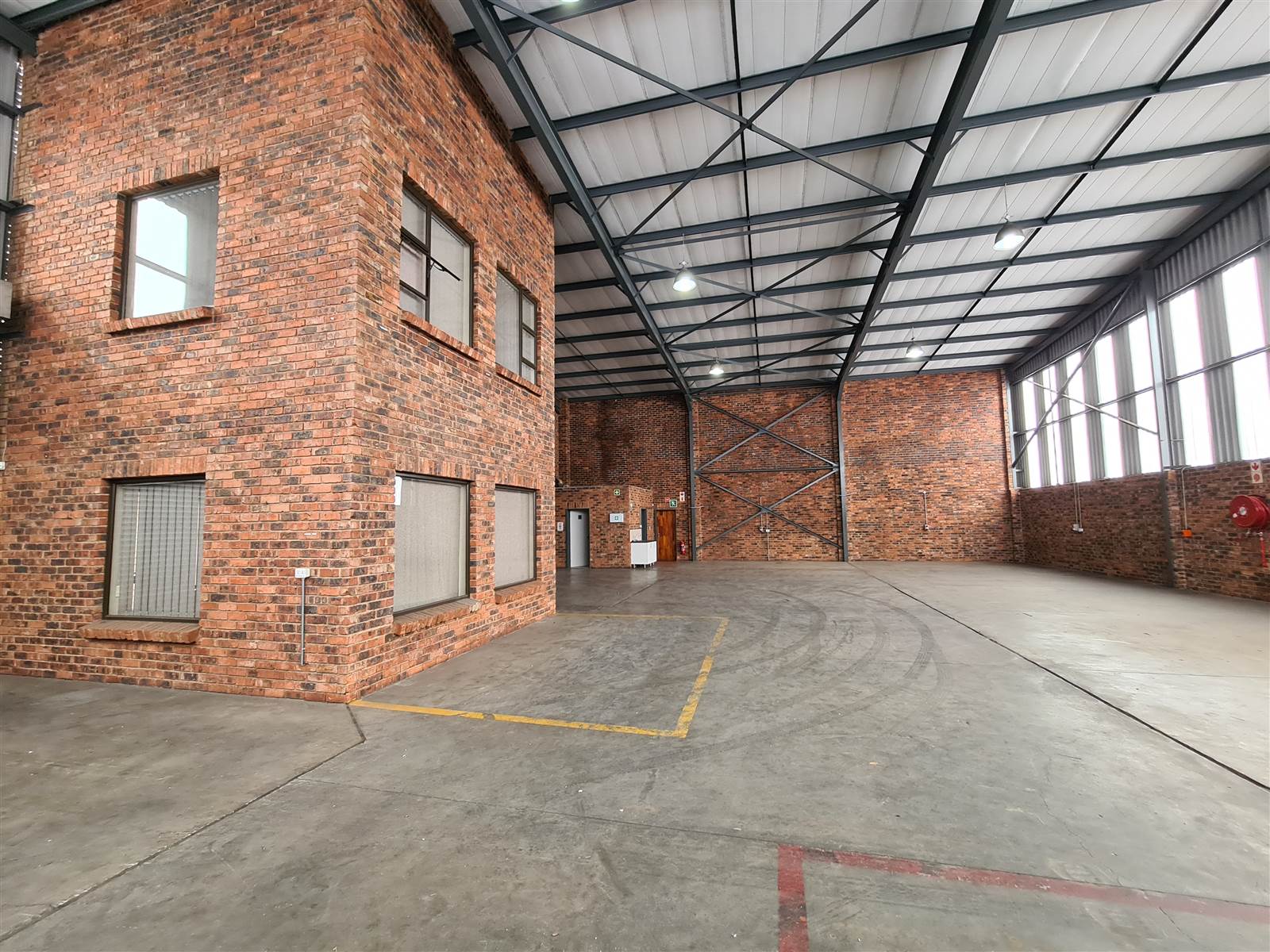 400  m² Industrial space in Sebenza photo number 6