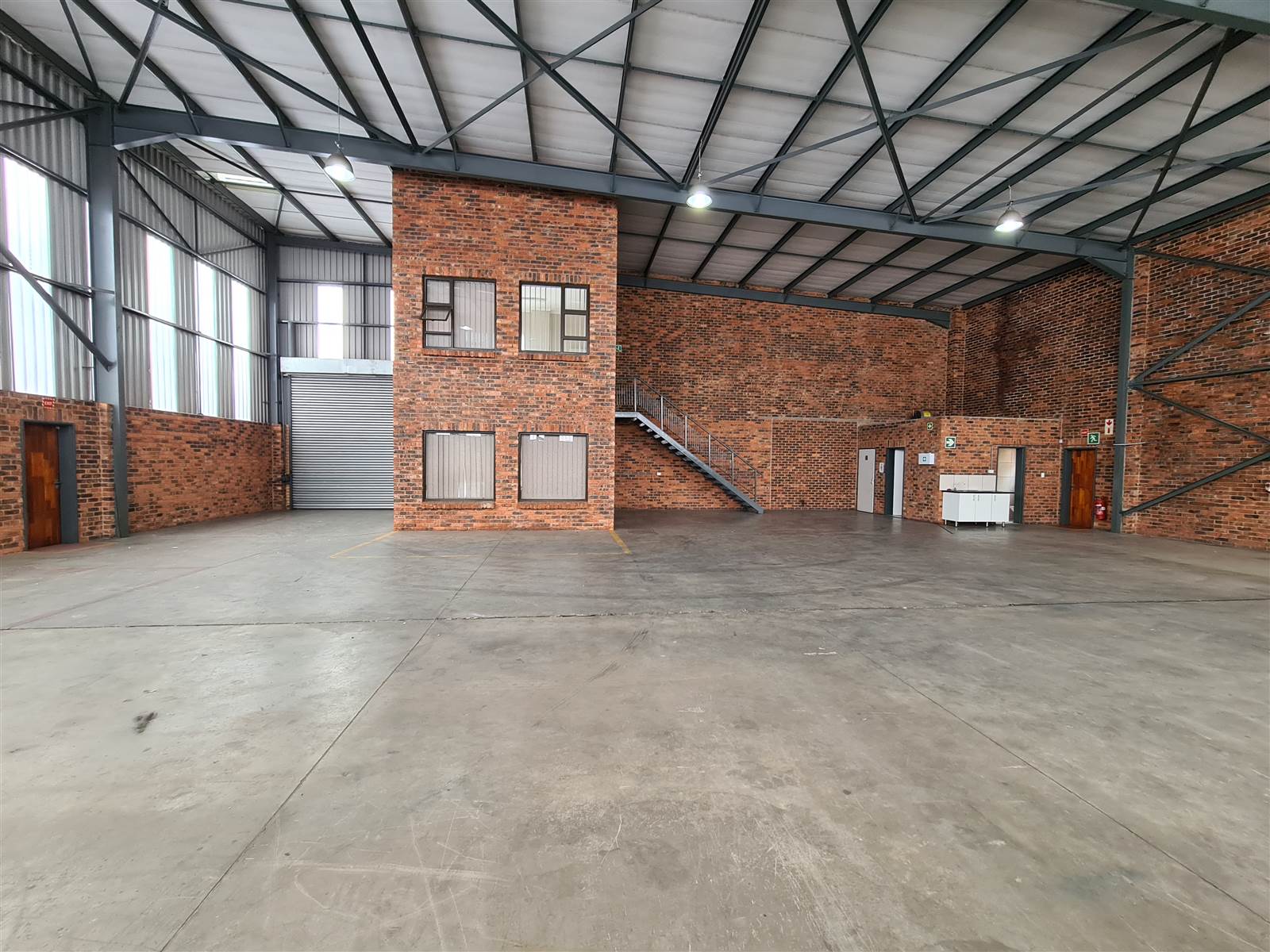 400  m² Industrial space in Sebenza photo number 5
