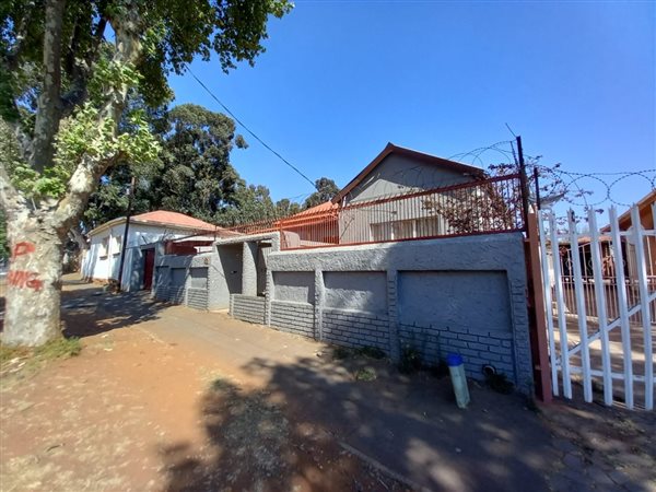 10 Bed House in Turffontein