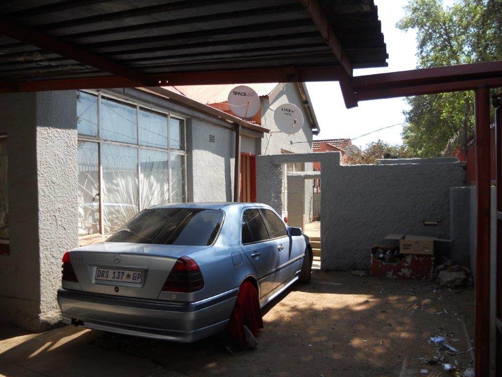 10 Bed House in Turffontein photo number 8