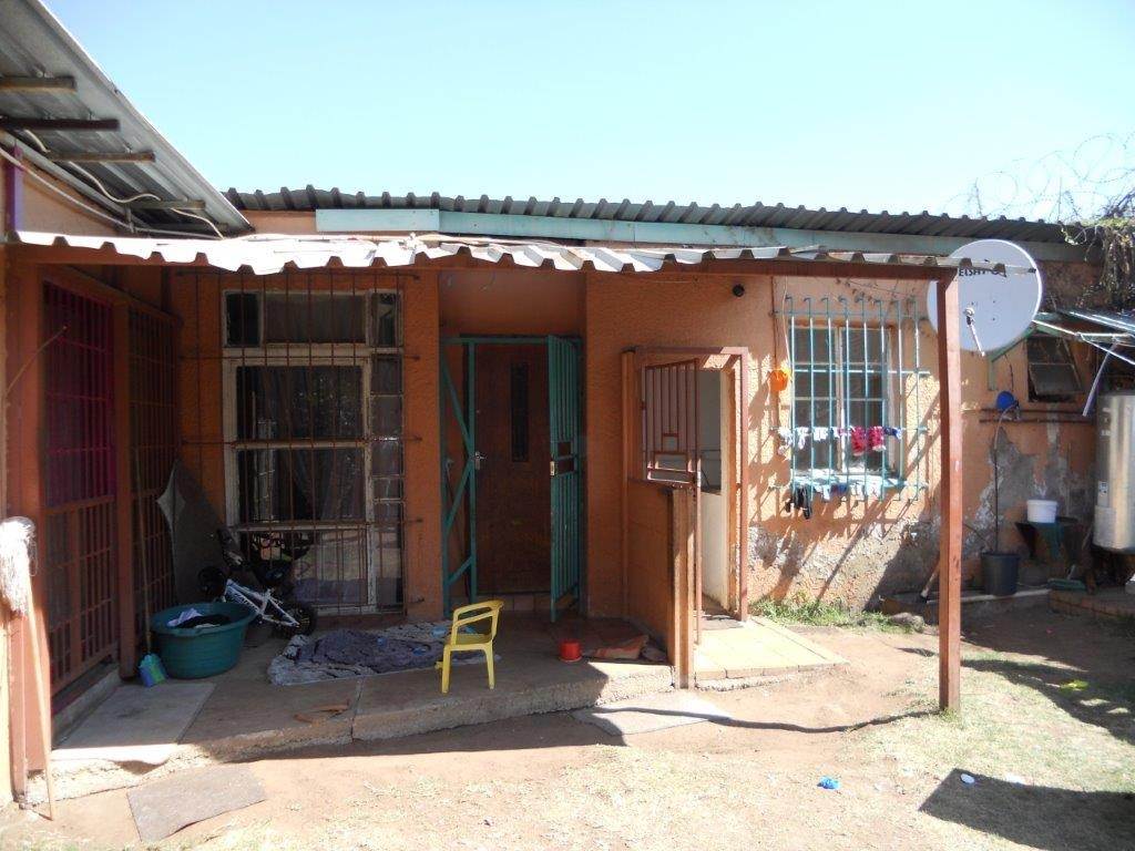 10 Bed House in Turffontein photo number 27