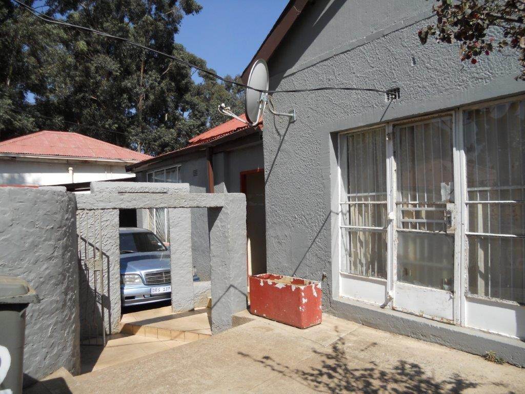 10 Bed House in Turffontein photo number 7