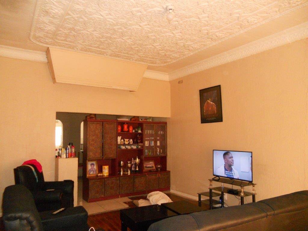 10 Bed House in Turffontein photo number 16