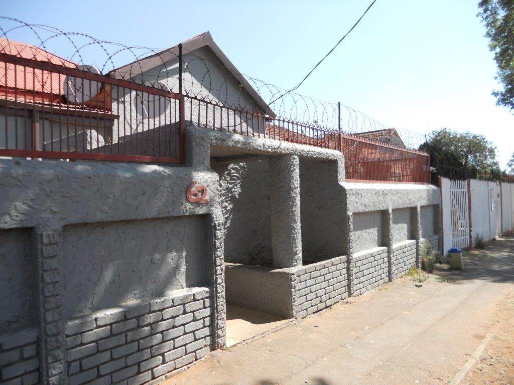 10 Bed House in Turffontein photo number 5
