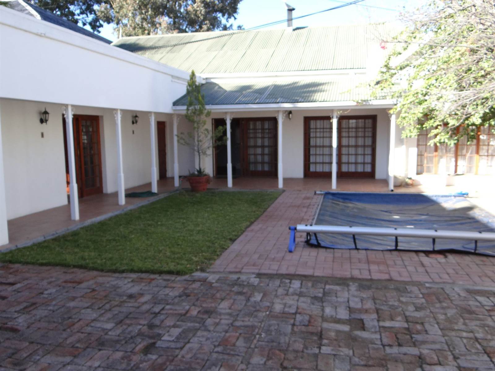 4 Bed House in Beaufort West photo number 28