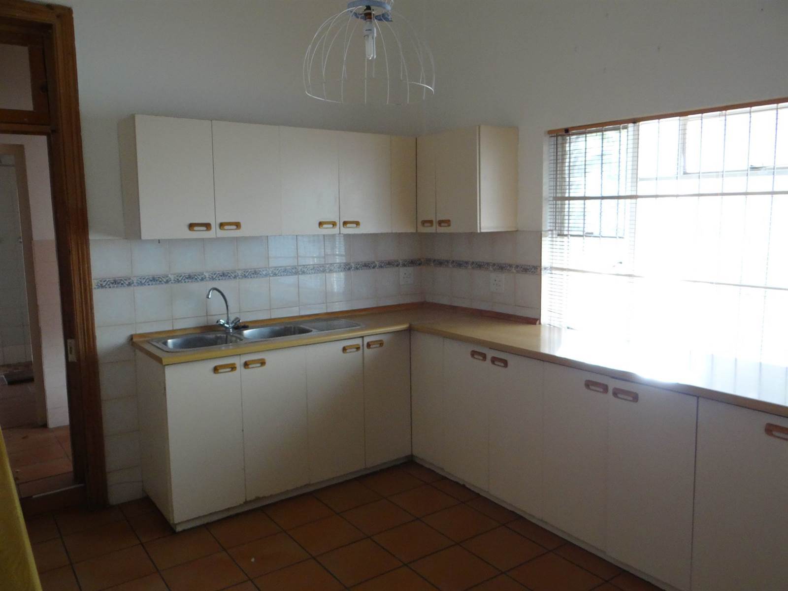 4 Bed House in Beaufort West photo number 13