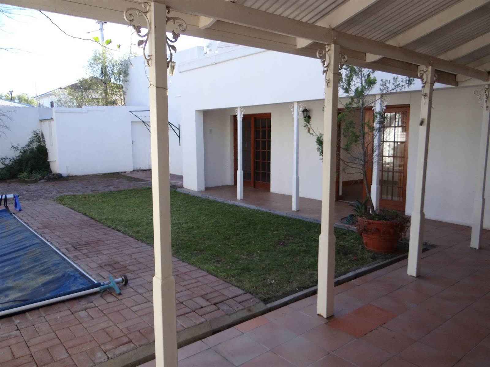 4 Bed House in Beaufort West photo number 21