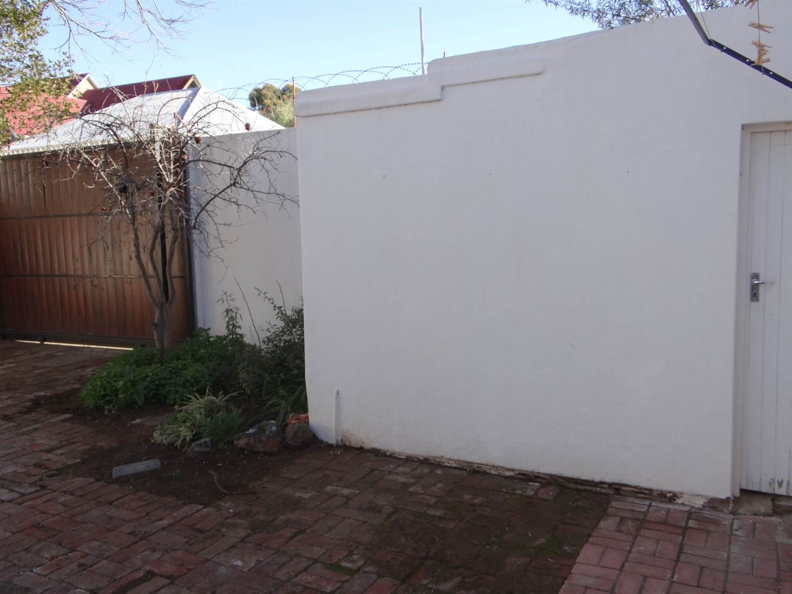 4 Bed House in Beaufort West photo number 30