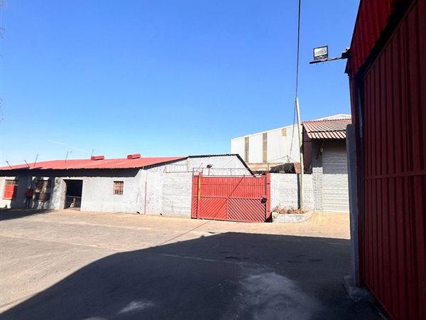 563  m² Industrial space