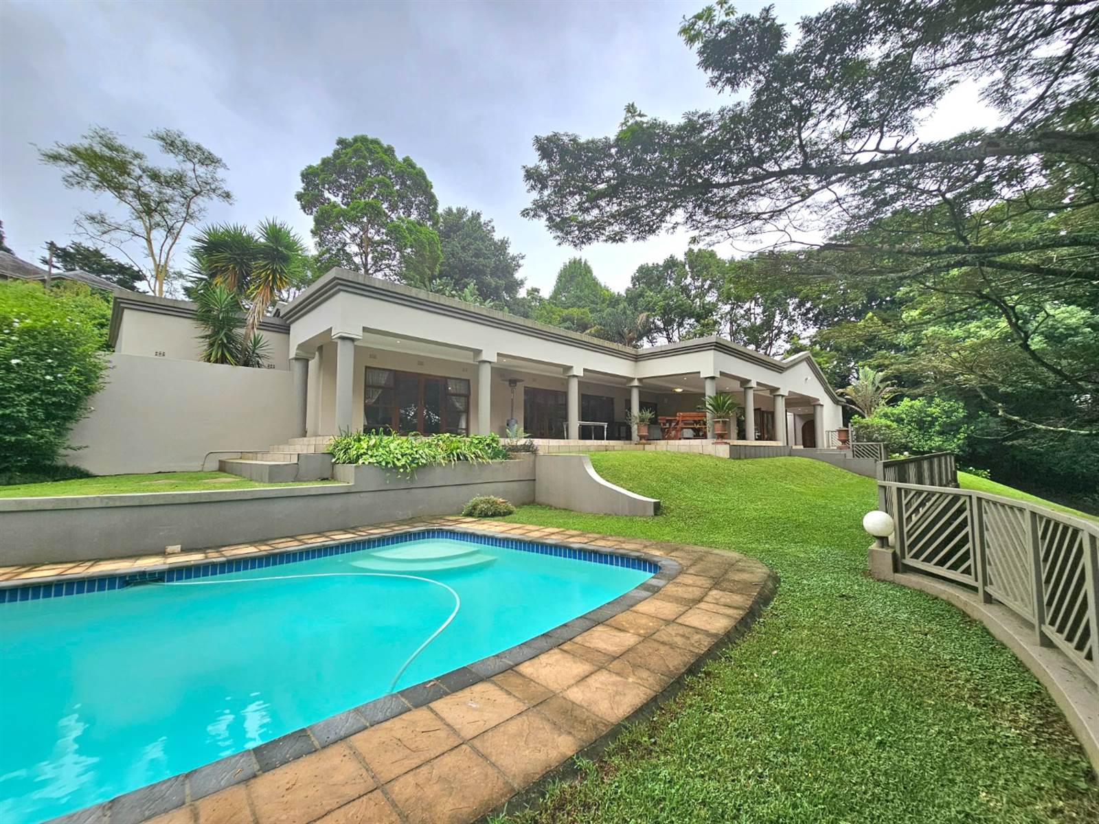 5 Bed House in Kloof photo number 1