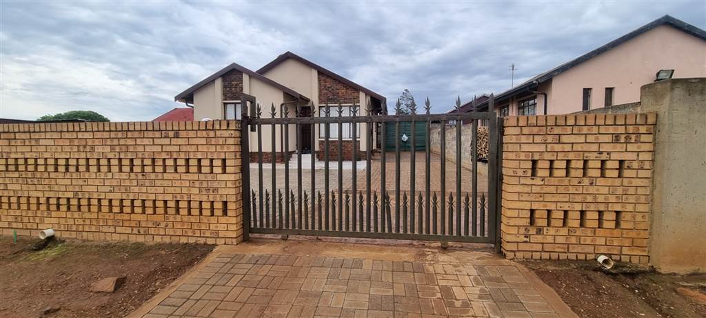3 Bed House in Sebokeng Zone 7 photo number 1