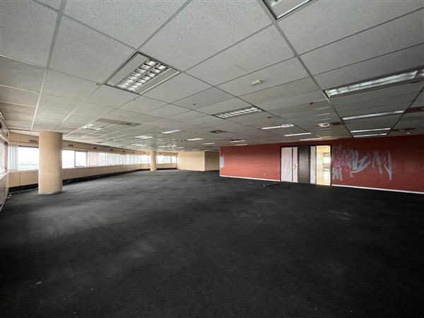 1 147  m² Office Space