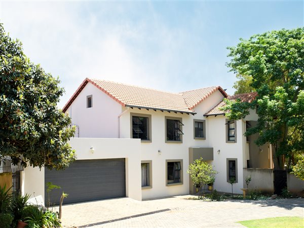 4 Bed House in Rietvalleirand