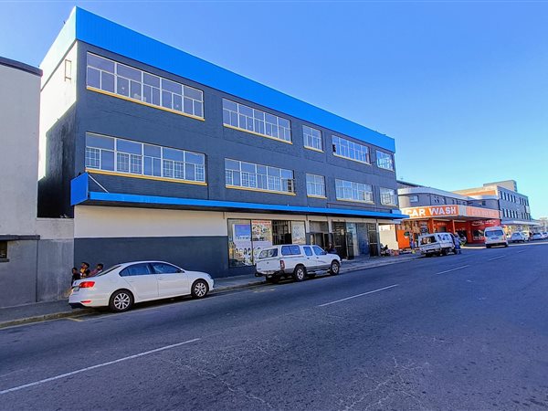 2 400  m² Commercial space