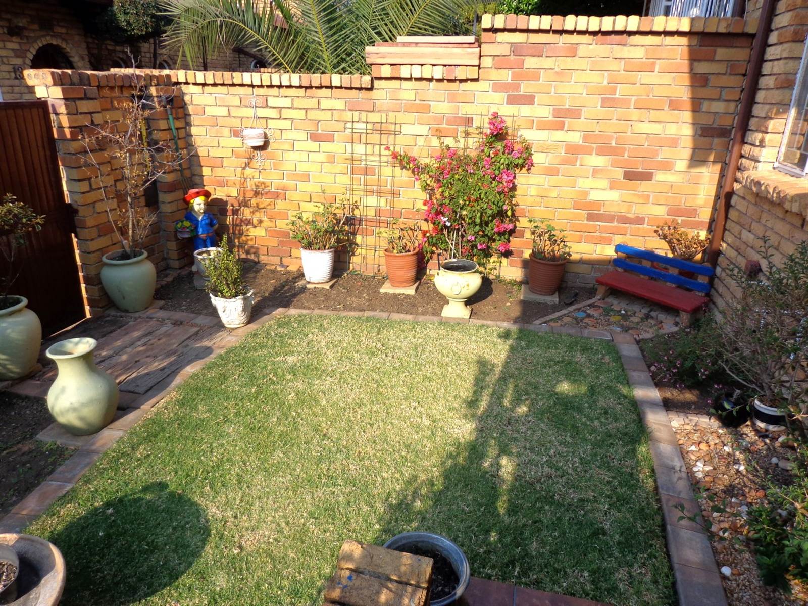 1 Bed Townhouse in Corlett Gardens photo number 17