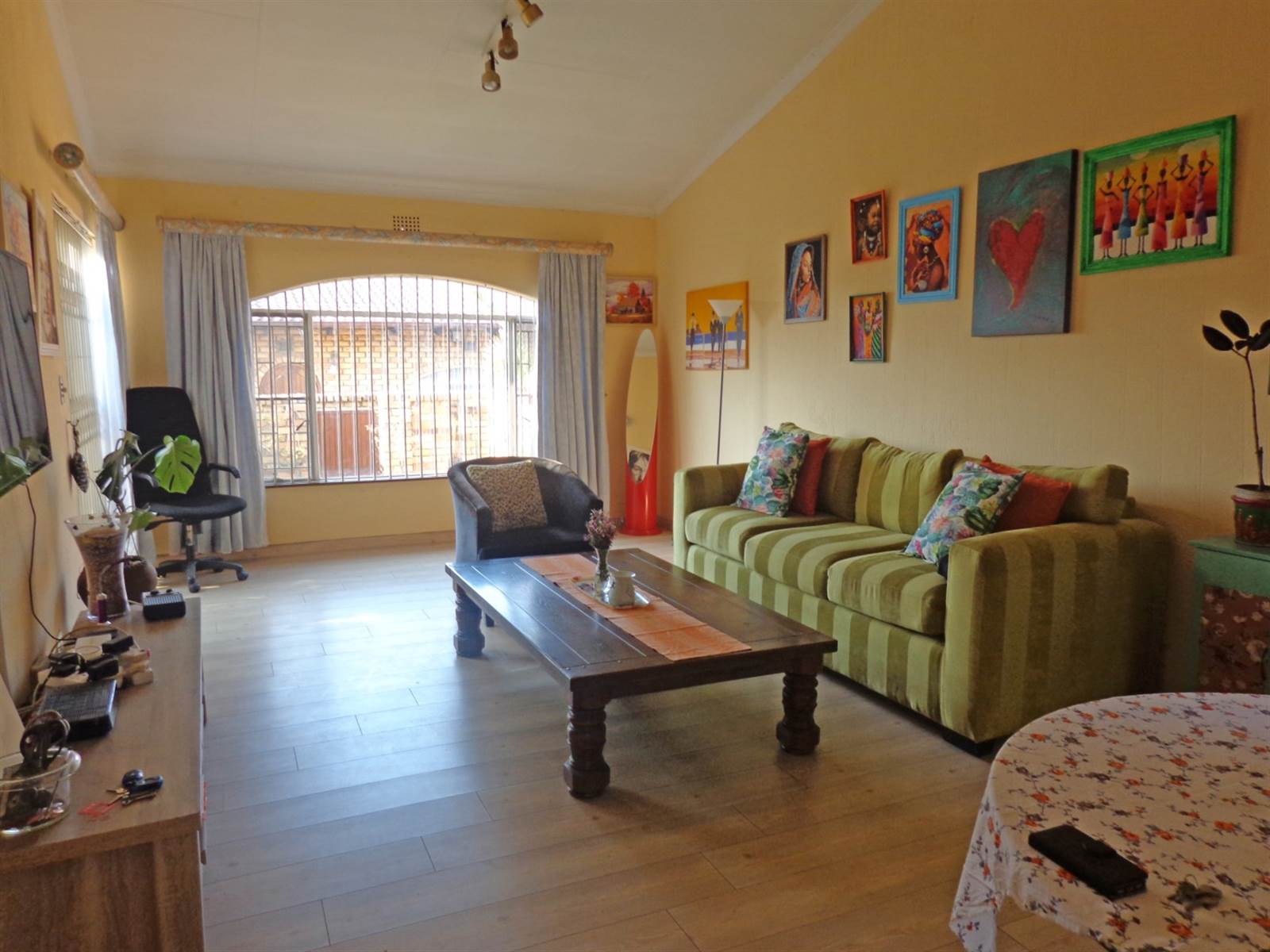 1 Bed Townhouse in Corlett Gardens photo number 6
