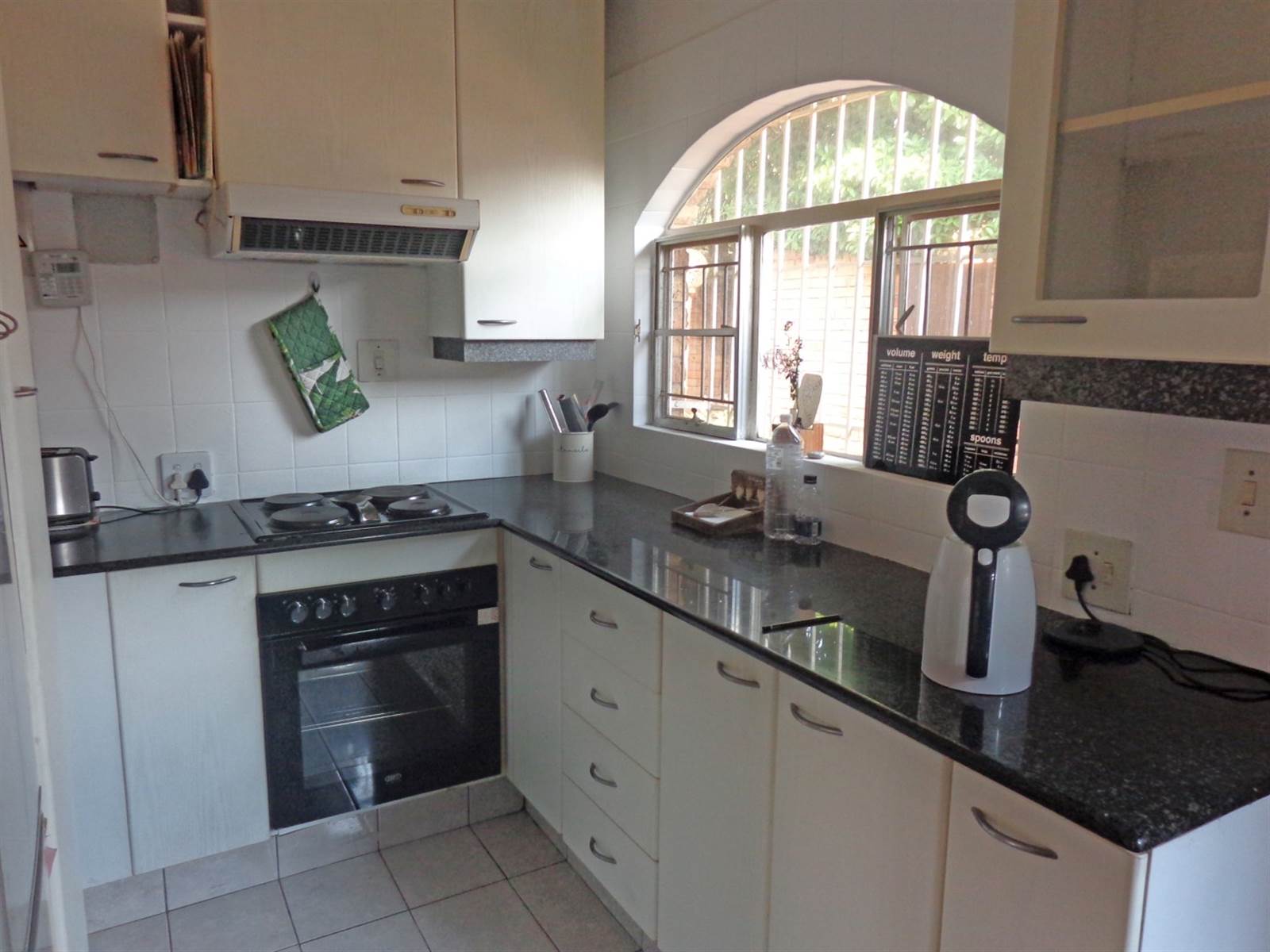 1 Bed Townhouse in Corlett Gardens photo number 7